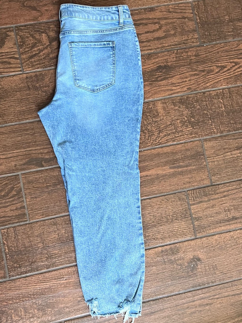 NWOT Time and Tru Women’s Skinny Light wash skinny jeans raw hem size 16 - Picture 3 of 10
